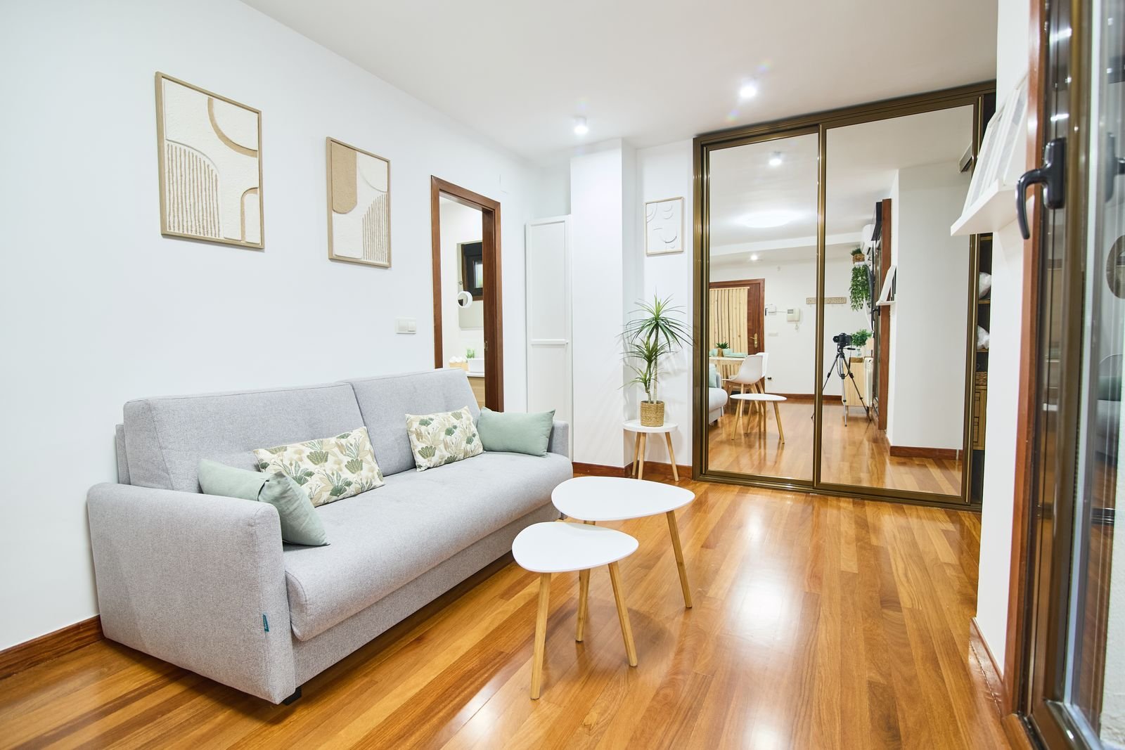 Salón y comedor, otro ángulo - Apartamento Rector Cobos